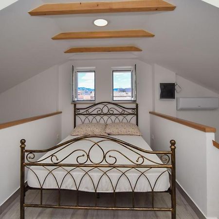 Tissa-Novalja Apartment Екстериор снимка